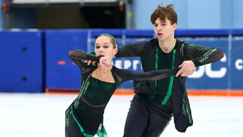 Фигуристы Сажина и Белкин лидируют после короткой программы на этапе юниорского Гран‑при России в Москве