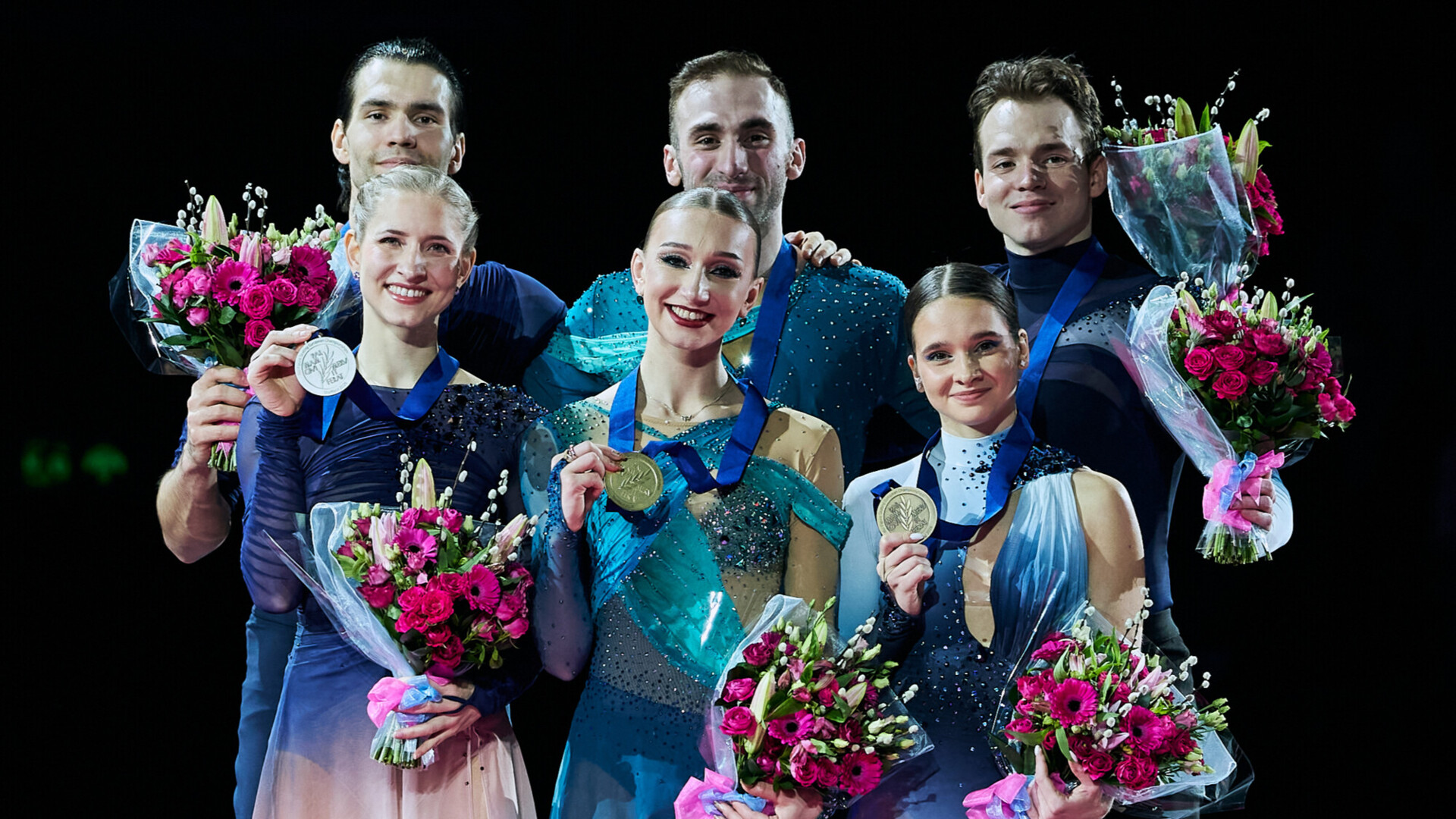 Фигуристы из России забрали все медали на чемпионате Европы. Англичане аплодировали Метелкиной стоя!
