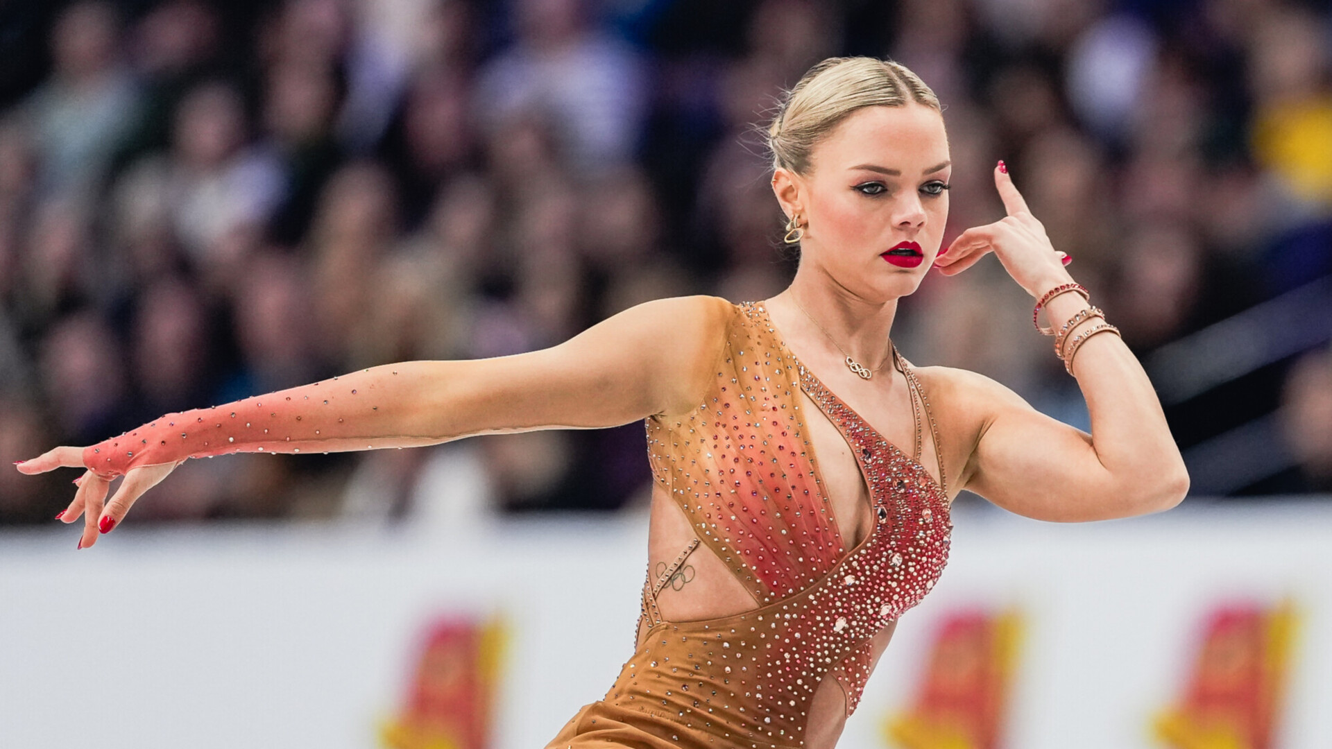 Хейтерша России получила по карме перед Олимпиадой-2026. И поделом! Хейтерша России получила по карме перед Олимпиадой-2026. И поделом!