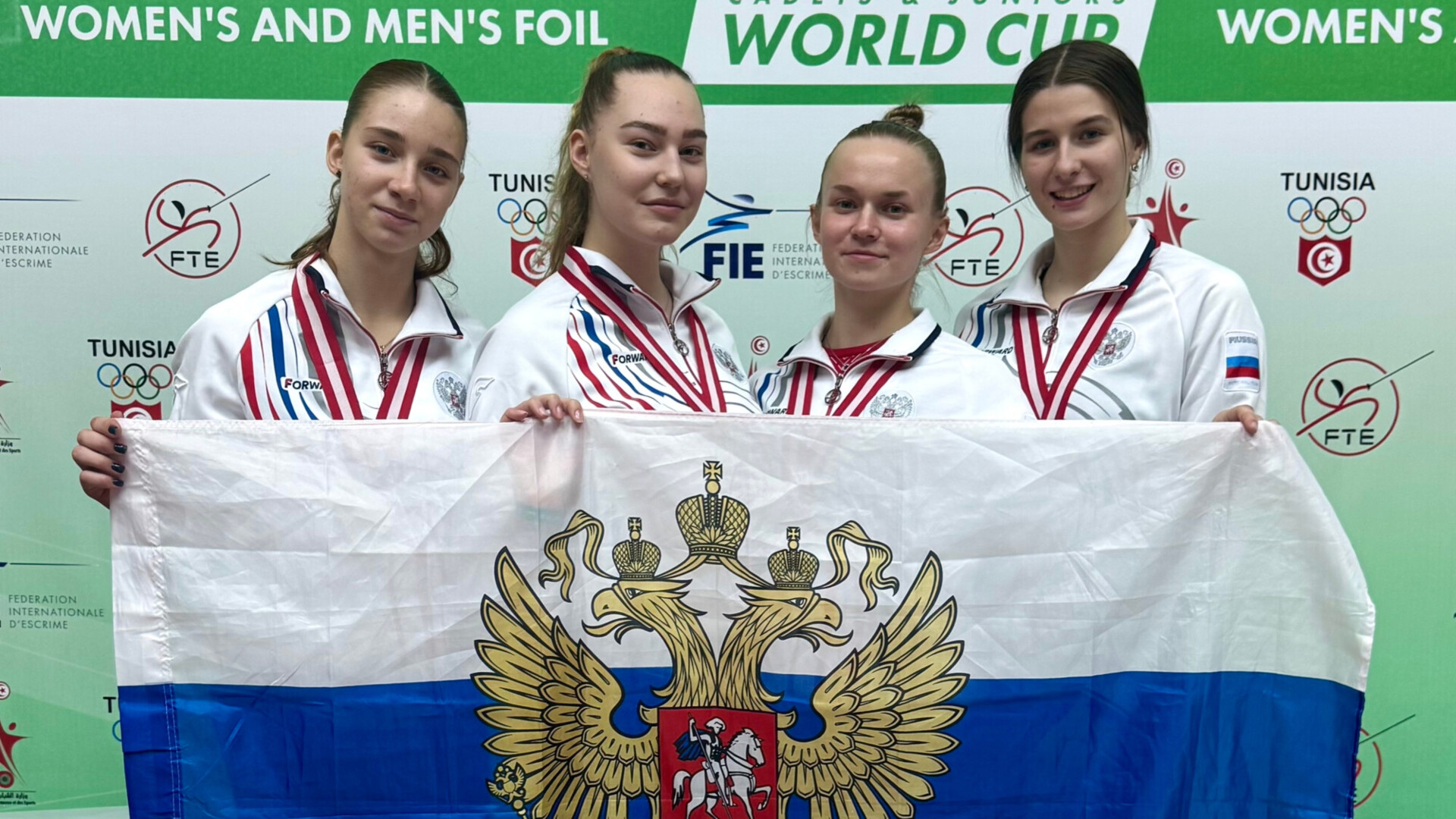 Российские рапиристки выиграли этап юниорского Кубка мира в Тунисе Российские рапиристки выиграли этап юниорского Кубка мира в Тунисе