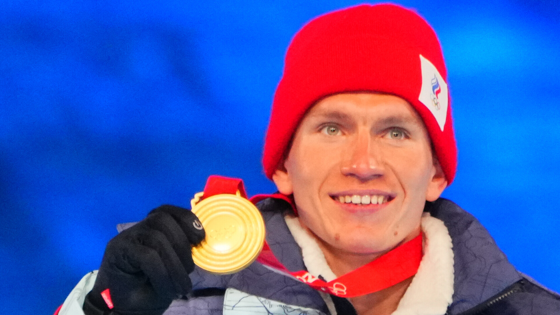 Победа Большунова в последний день Олимпиады-2026. Не помешала даже поломка инвентаря
