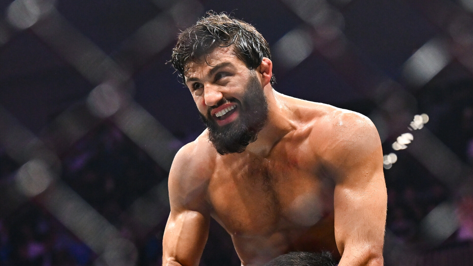Царукян смотрел турнир UFC 326 в наручниках Царукян смотрел турнир UFC 326 в наручниках