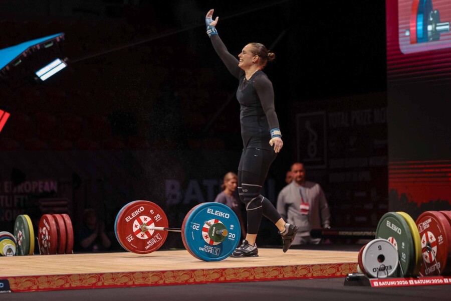 Россиянка в 17 лет снесла рекорд на чемпионате Европы. Взяла медаль и довела соперницу до истерики
