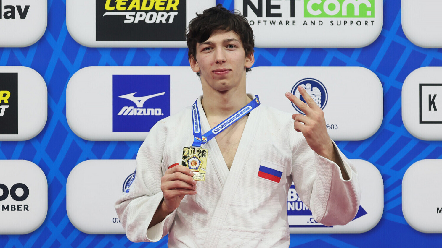 Наш парень заставил включить гимн России на чемпионате Европы. Провокация трибун провалилась!