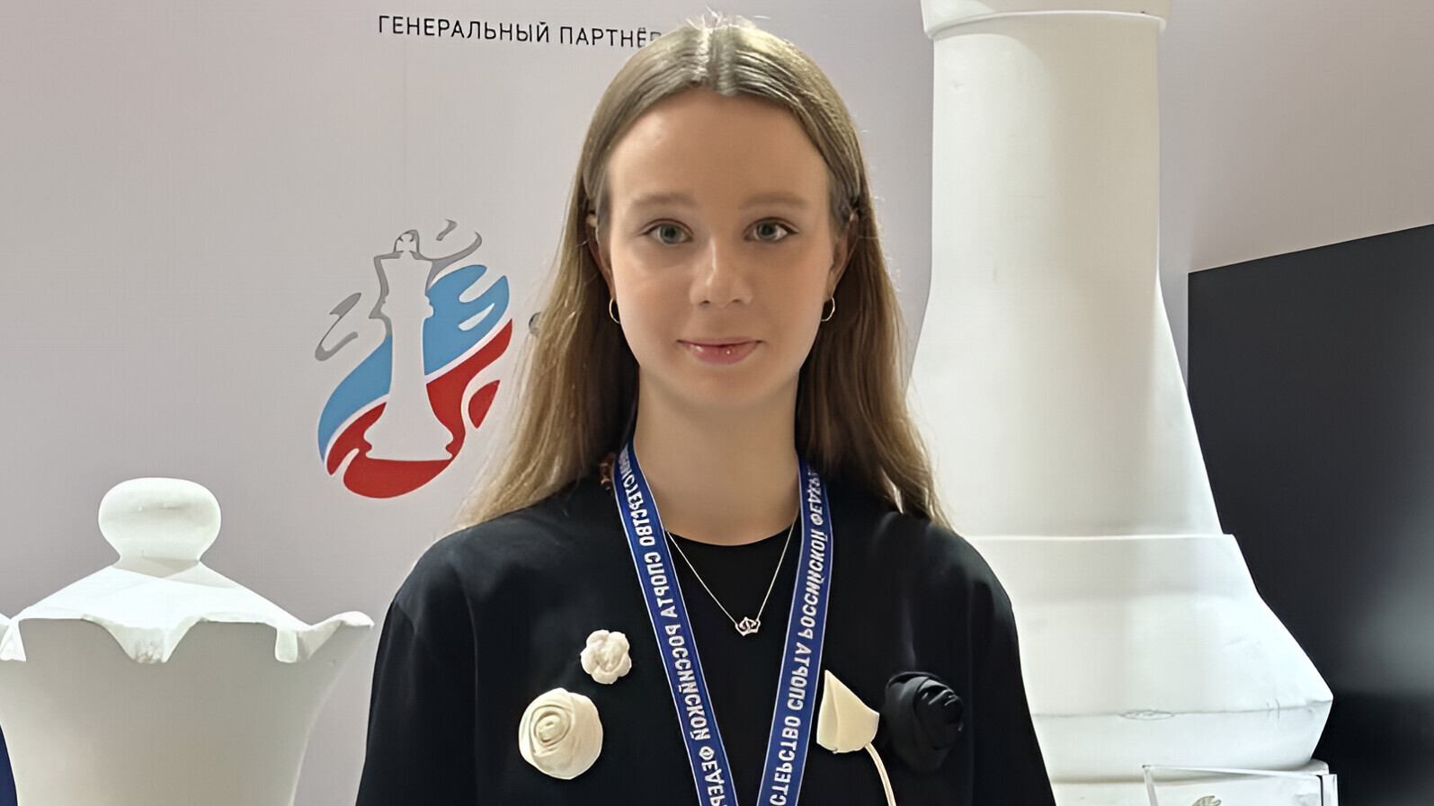 Какая смелая девочка! Россиянка отпраздновала победу на чемпионате мира с флагом на плечах