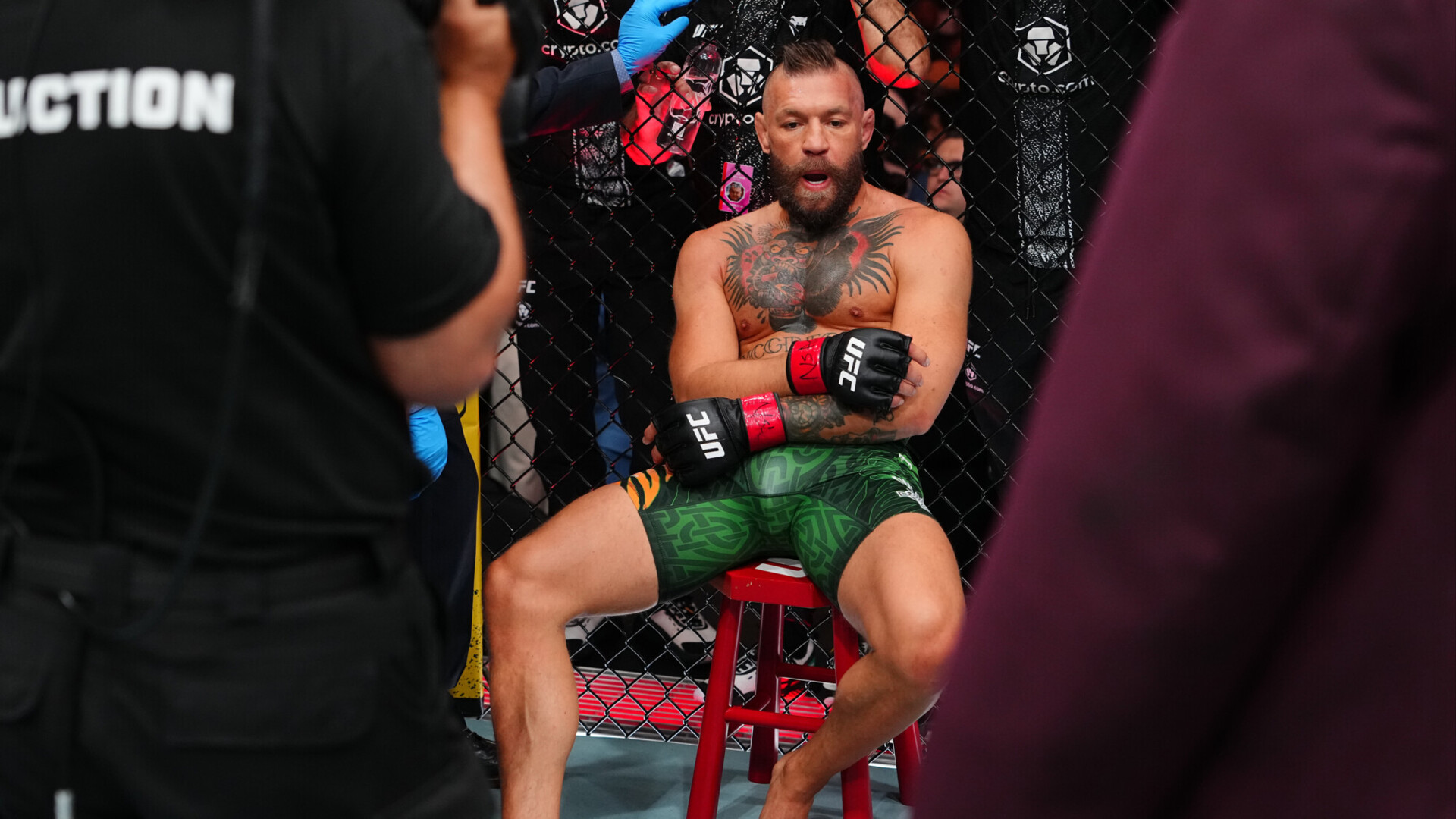 Макгрегор проиграл Холлоуэю в первом раунде из‑за травмы на турнире UFC 329 Макгрегор проиграл Холлоуэю в первом раунде из‑за травмы на турнире UFC 329