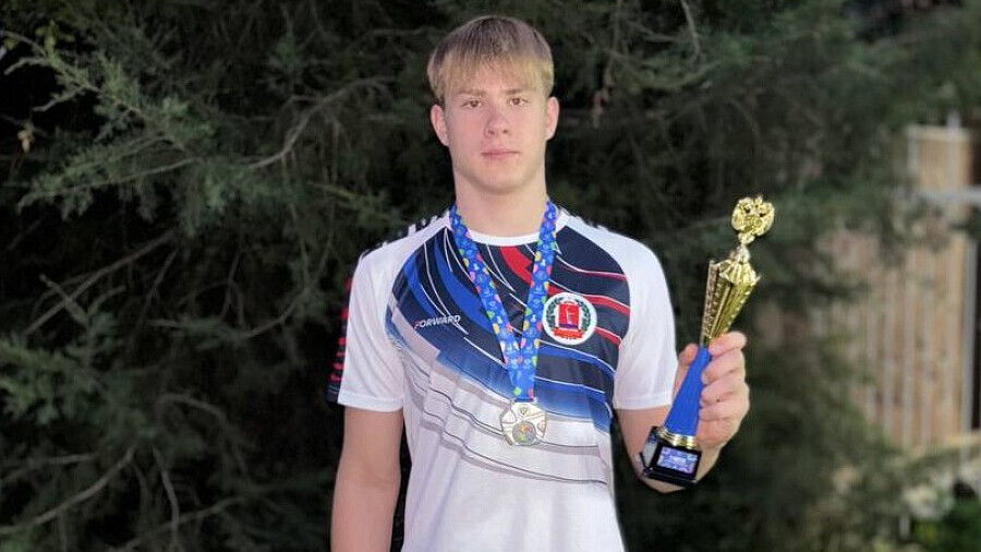 Российский пловец Черногаев завоевал золото юниорского чемпионата Европы на дистанции 50 метров на спине Российский пловец Черногаев завоевал золото юниорского чемпионата Европы на дистанции 50 метров на спине