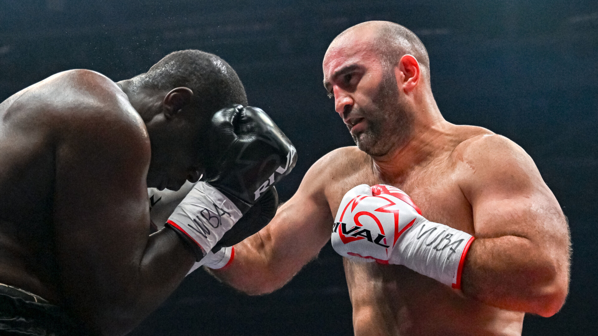Гассиев победил Кадиру и защитил титул чемпиона мира по версии WBA в тяжелом весе