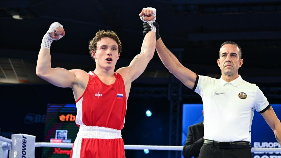 Российский боксер Рогозин завоевал золото чемпионата Европы в Болгарии