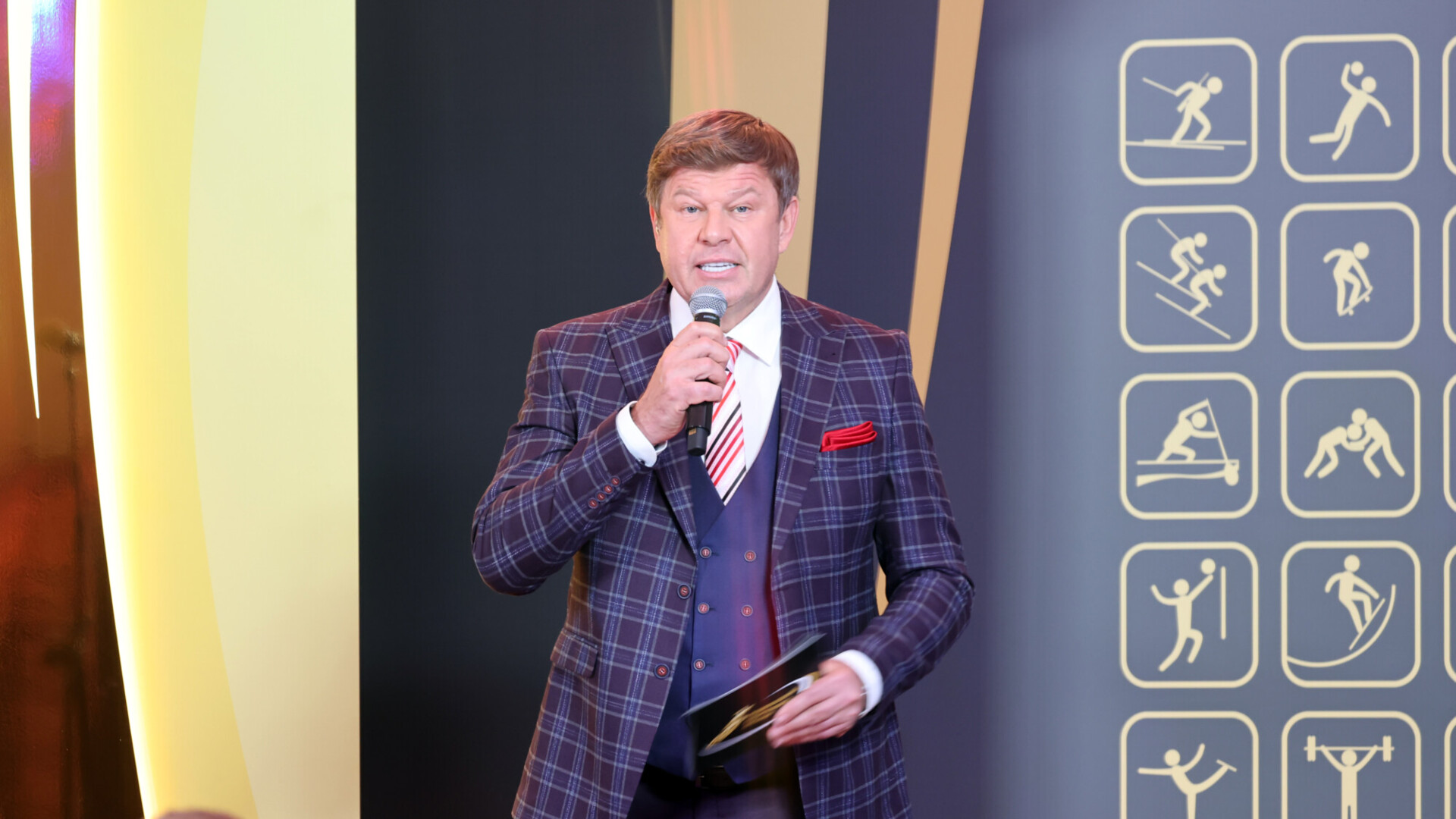 «Выступление под флагом и гимном — мощнейший побудительный мотив для команды». Губерниев — о предстоящем Кубке мира по плаванию «Выступление под флагом и гимном — мощнейший побудительный мотив для команды». Губерниев — о предстоящем Кубке мира по плаванию