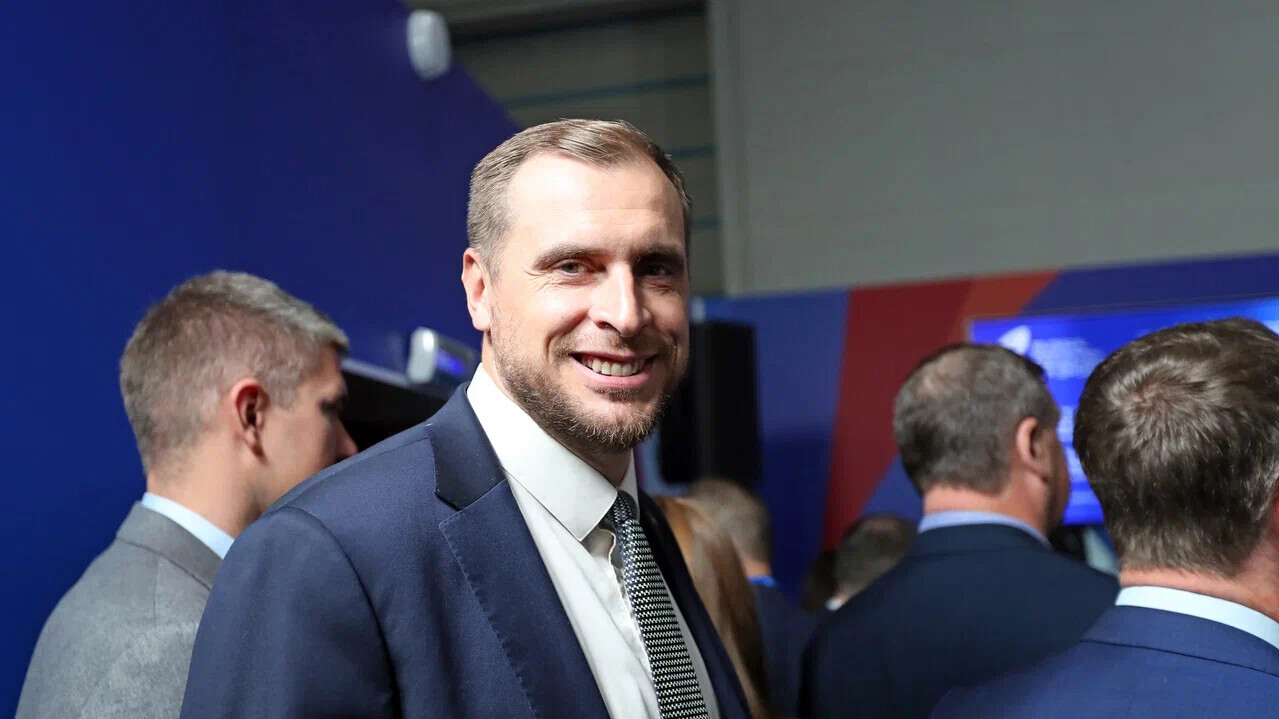 &laquo;Нужно развивать своих игроков, а не приглашать из других регионов&raquo;. Министр спорта Челябинской области — о &laquo;Тракторе&raquo;